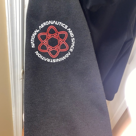 ECHO pull over and NASA pull over hoodie with strings, Large boys, both for 25$ - Picture 13 of 13